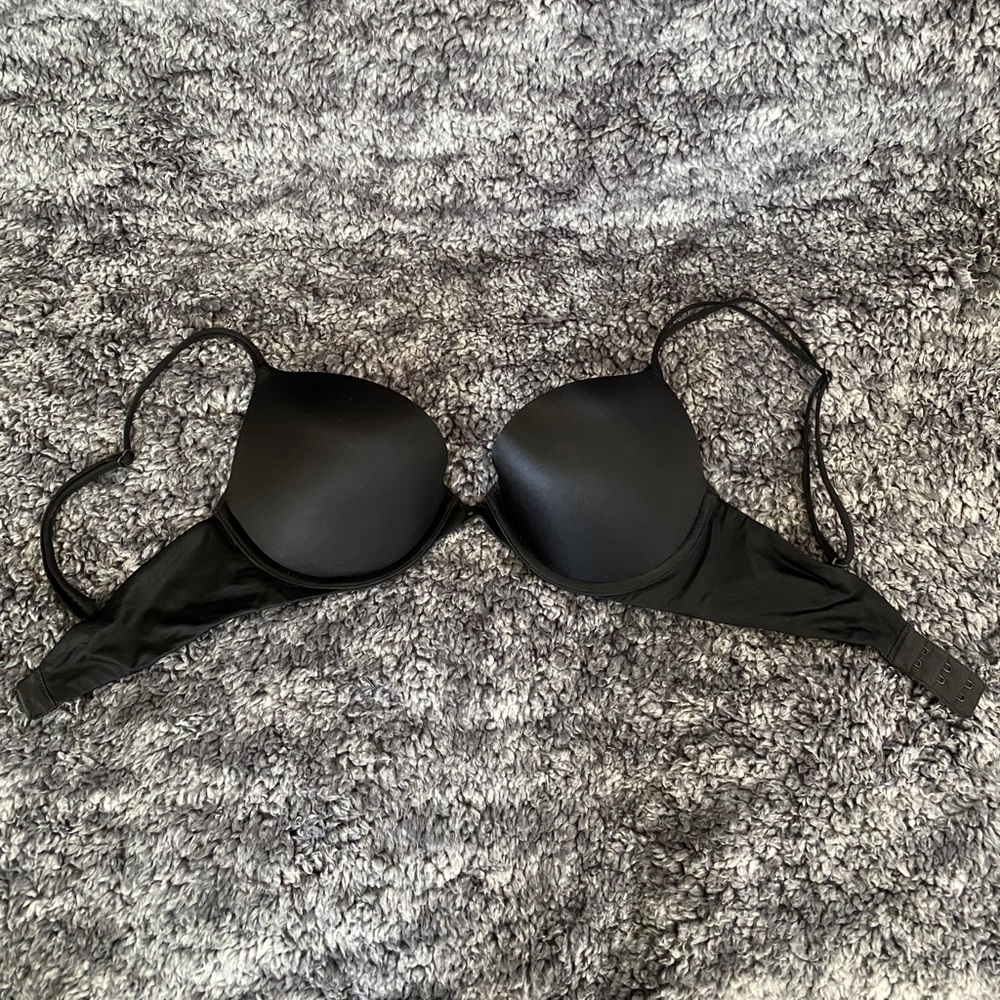 Victoria’s Secret Very Sexy push up smooth bra 32D